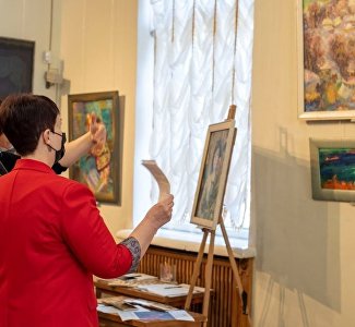 «Шёлковый путь»: живопись Александра Марьяхина представлена в Симферополе