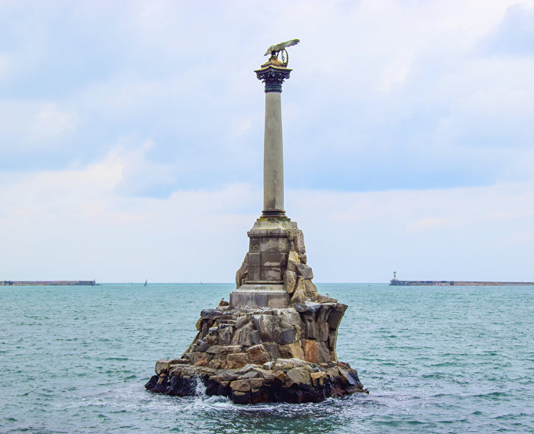 Памятник затопленным кораблям