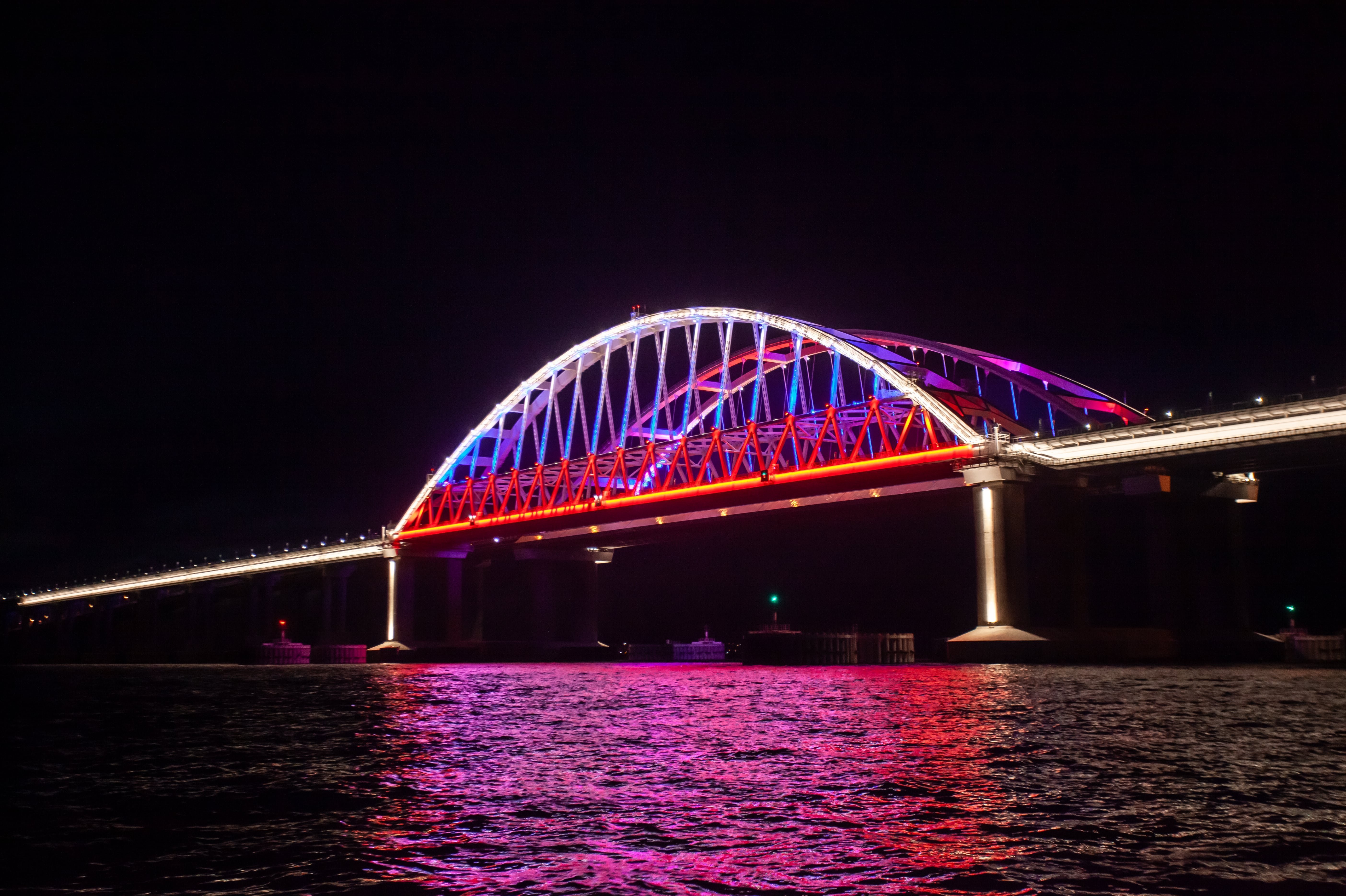 Подсветка арок Крымского моста