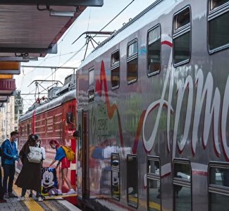 Первый поезд «Таврия - Артек» прибыл в Крым