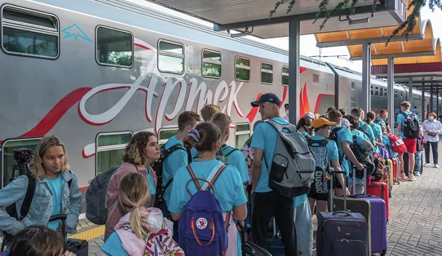 Встреча поезда «Таврия - Артек» в Симферополе