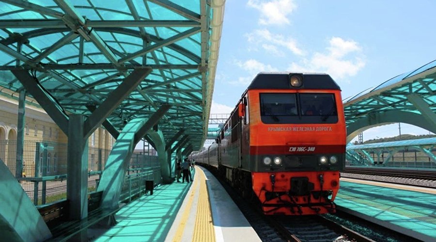 Поезд на станции Керчь-Южная