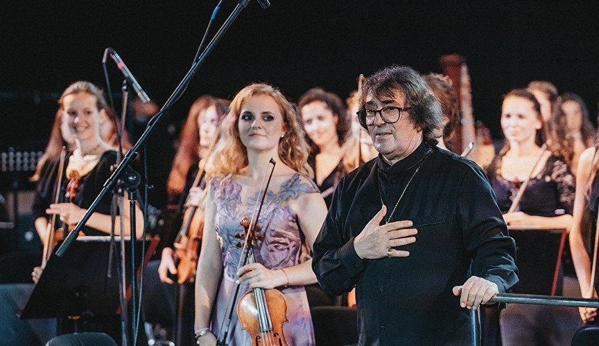 Лауреат премии «Грэмми», альтист и дирижер Юрий Башмет на благотворительном концерте