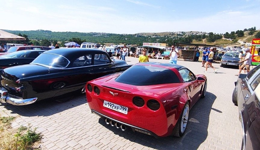 Участники пробега ретроавтомобилей на Ай-Петри