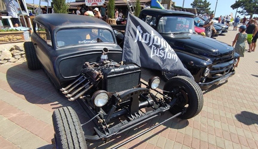 Участники пробега ретроавтомобилей на Ай-Петри