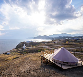 Комфорт и забота о природе: в бухте Капсель появился эко-кемпинг