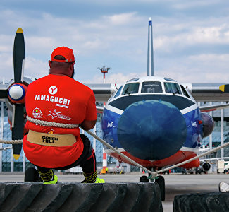 Крымские силачи сдвинули 22-тонный самолёт и установили новый рекорд РФ