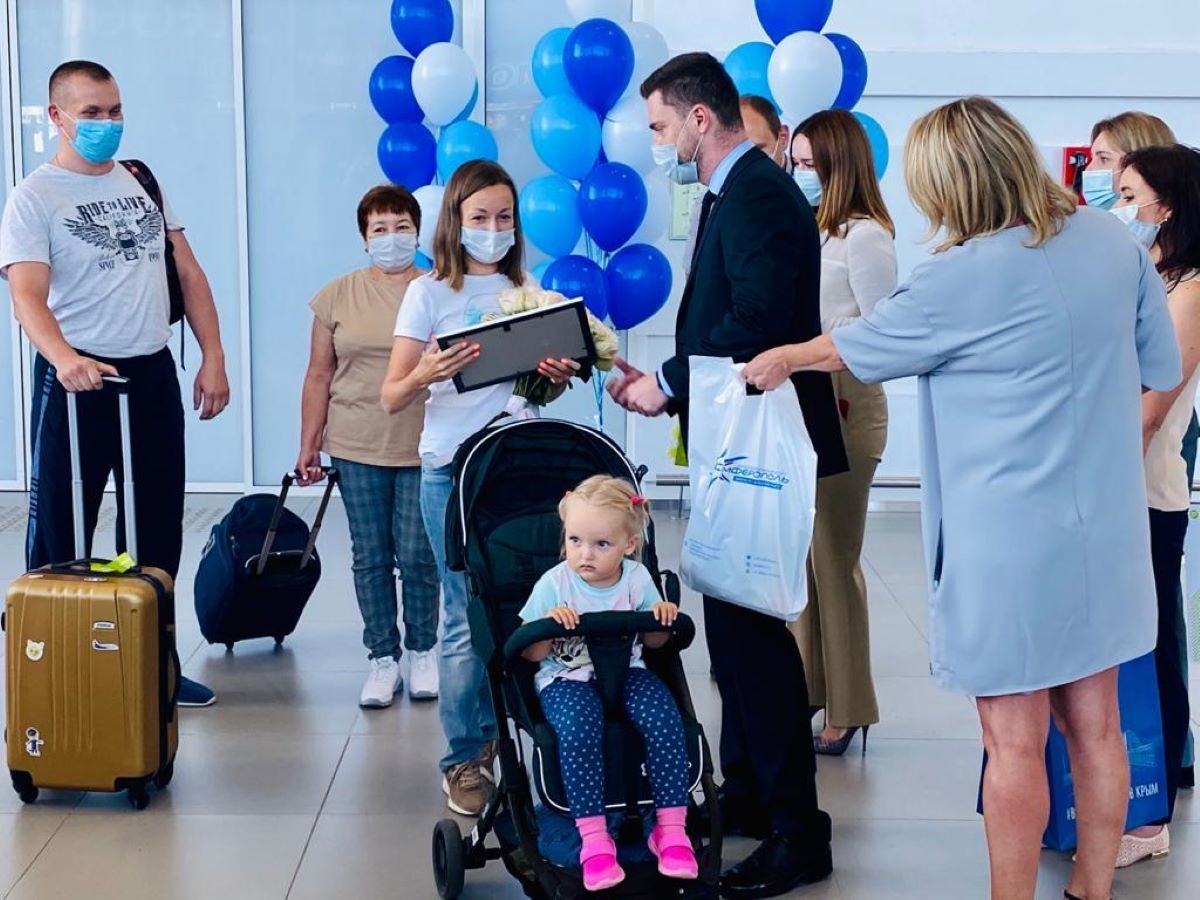Встреча пятимиллионного пассажира в аэропорту Симферополь