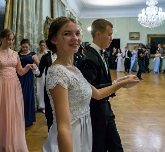 Звёздные гости, бальные танцы и благотворительный аукцион: каким будет «Бал у Айвазовского»