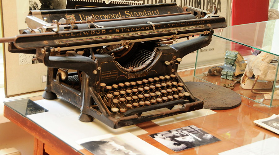 Печатная машинка - экспонат Дома-музея Юлиана Семенова