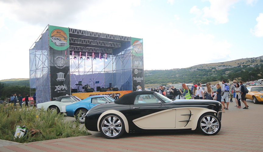 II Крымский фестиваль автомобилей «Мост»