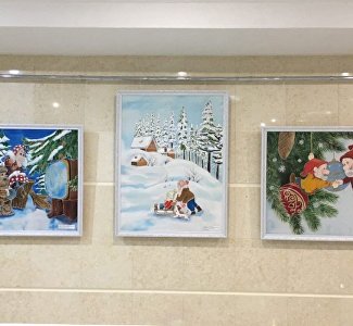 В центральной библиотеке Крыма открылась выставка новогодних игрушек и открыток