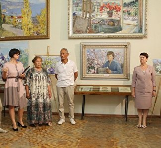 О Крыме с любовью: в Симферополе открылась выставка известной художницы