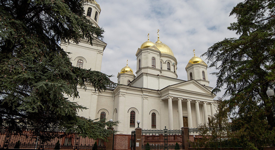 Православные храмы симферополя. Александро-Невский собор Симферополь. Собор Александра Невского Симферополь. Кафедрально-Невский собор в Симферополе. Симферополь Александр Невский собор.