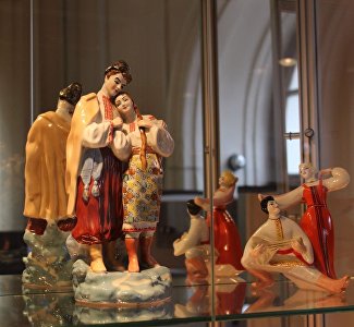 Уголок женского настроения: в Симферополе зовут на выставки «Весенний бал» и «Дамские штучки»