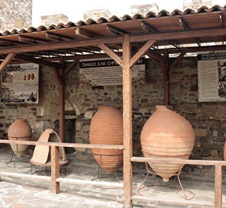 В чём древние хранили вина и масла: в Судаке показывают уникальные пифосы