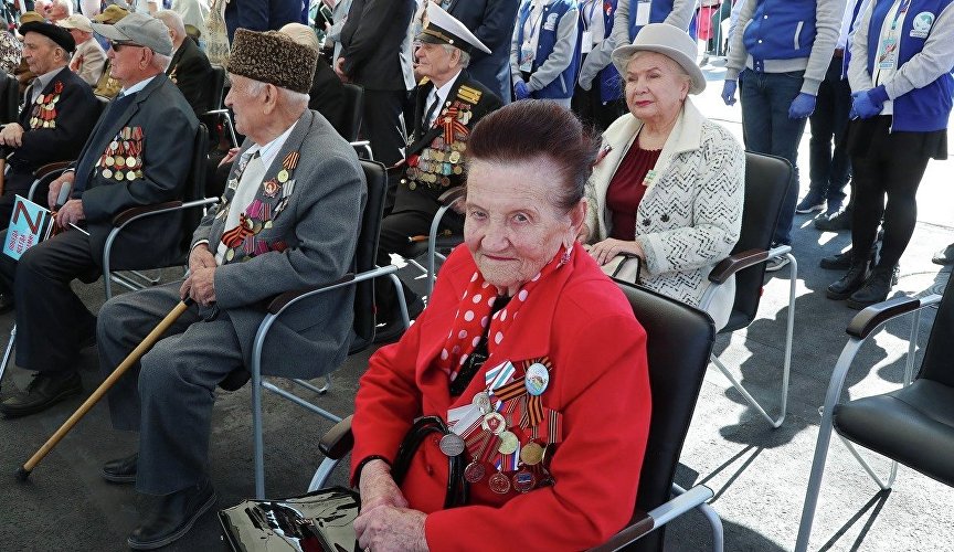 Ветераны на праздновании Дня Победы в Симферополе