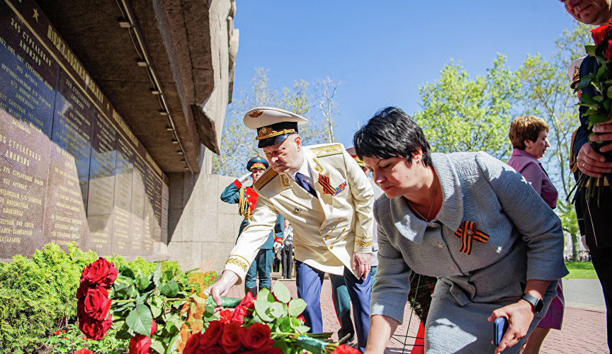Возложение цветов в память о погибших в годы Великой Отечественной войны
