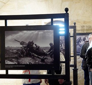 Легенда в объективе: в Севастополе показывают военные фотографии Халдея и Шейнина