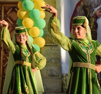 На языке песен и танцев: в Крымскотатарском театре презентуют шоу-программу «Шёлковый путь»
