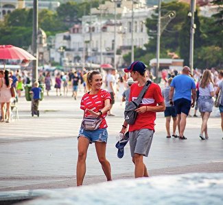 Сколько туристов поедут летом в Крым