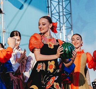 Арт-кластер «Таврида» удивил фольк-шоу «Кириллица»