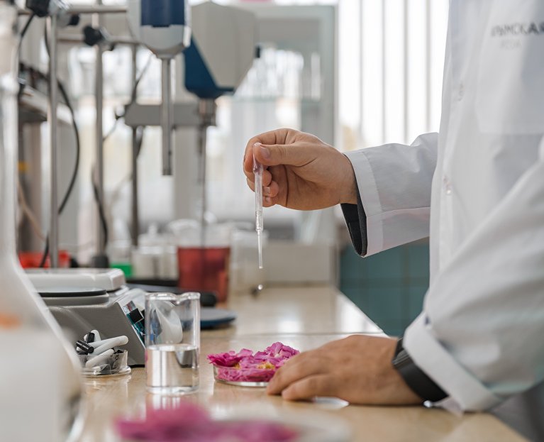 Лаборатория комбината «Крымская Роза» 