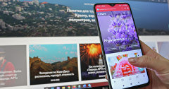 Страницы Туристического портала Крыма на мониторе компьютера и смартфона