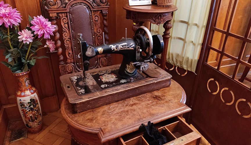 Швейная машинка в кабинете императрицы в Ливадийском дворце