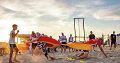Спортивно-развлекательная игра на пляже в Евпатории