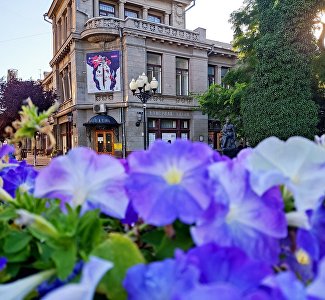 Первая премьера 202 сезона: крымский драмтеатр покажет комедию «Дурочка»
