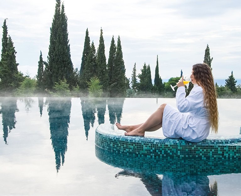 Бассейн «Инфинити» в отеле «Ялта Интурист» 