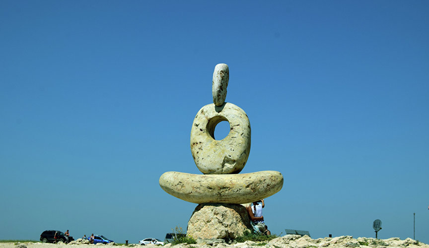 Скульптура «Мыслитель» на мысе Тарханкут