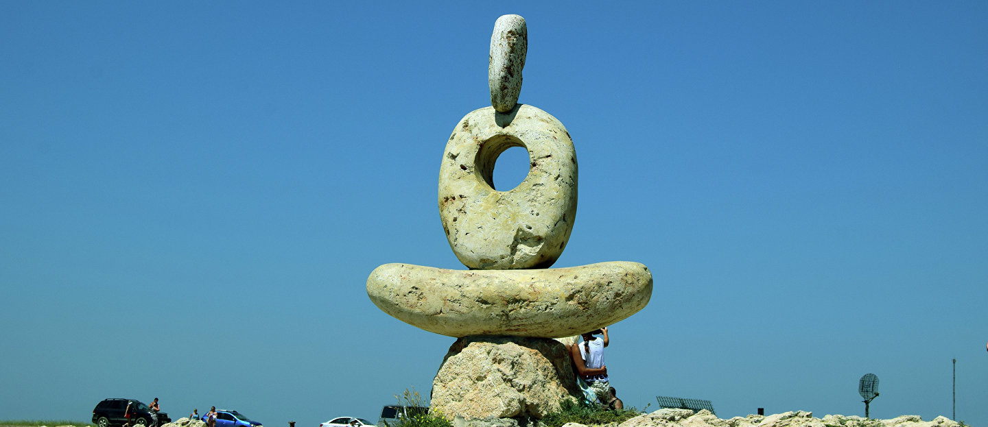 Скульптура «Мыслитель» на мысе Тарханкут 