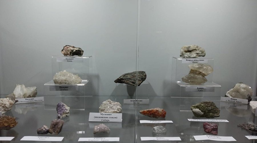 Выставка минералов «Самоцветная палитра»