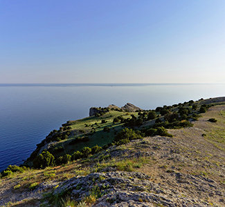 В поисках Ситцевого дворца, целебной воды и петроглифов: паломнические поездки по Крыму в марте