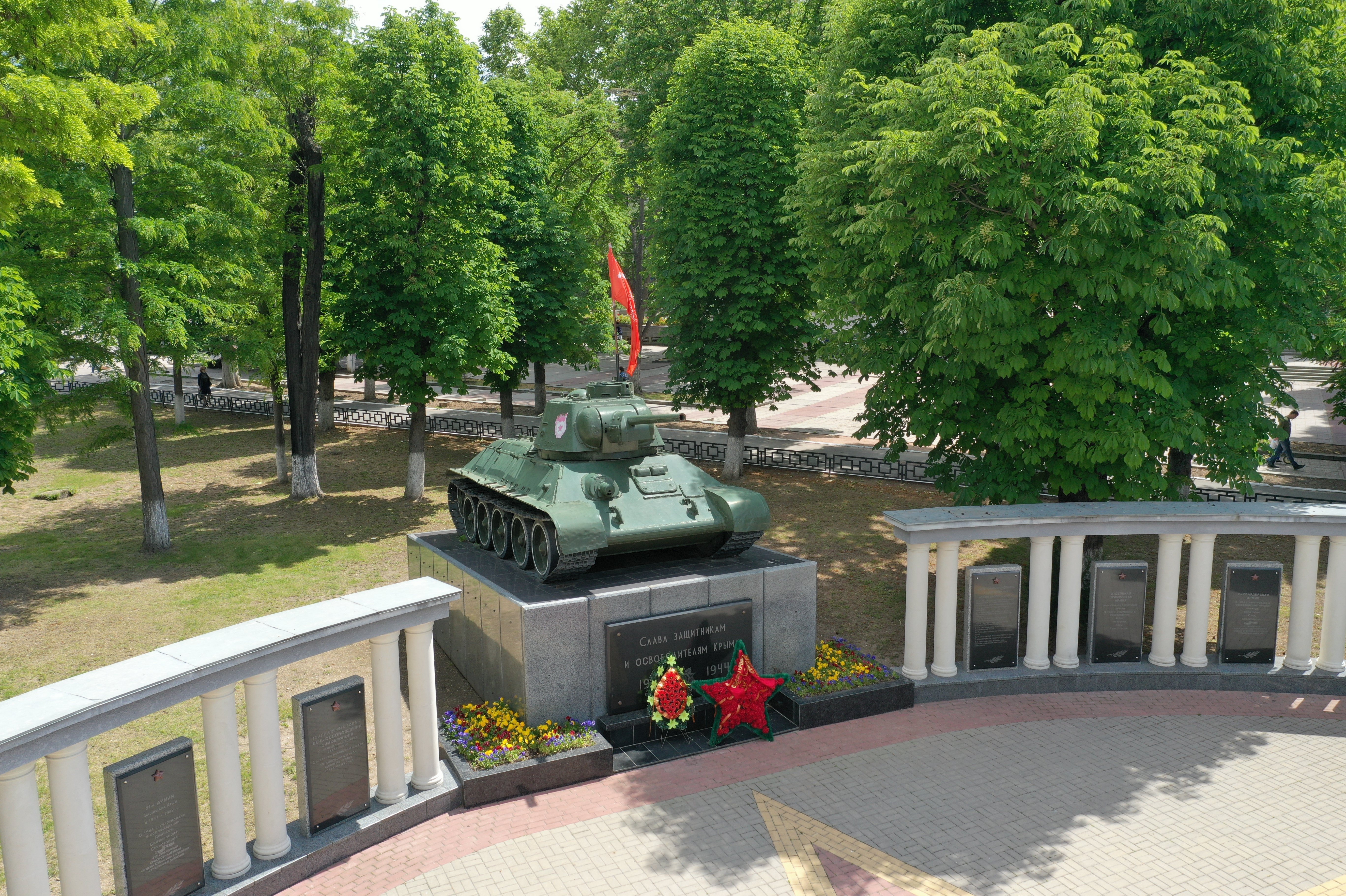 Памятник-танк Т-34 в Симферополе