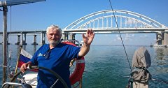 Виктор Анищенко возле Крымского моста