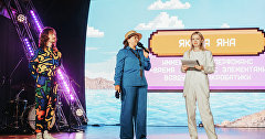 Яна Якубова (в центре) на конкурсе Росмолодёжь.Гранты