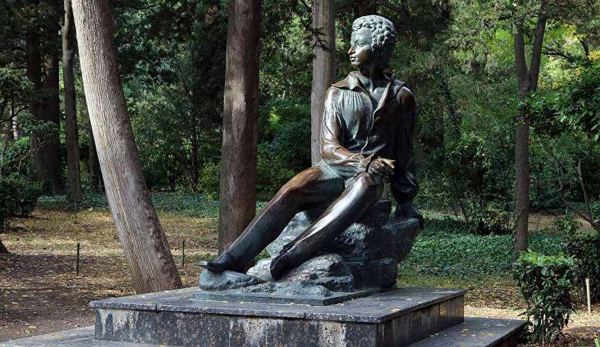 Памятник молодому поэту А.С.Пушкину в санатории «Гурзуфский»