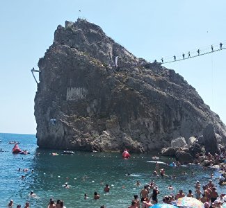 Головокружительные прыжки: в Крыму стартовал Кубок мира по клифф-дайвингу