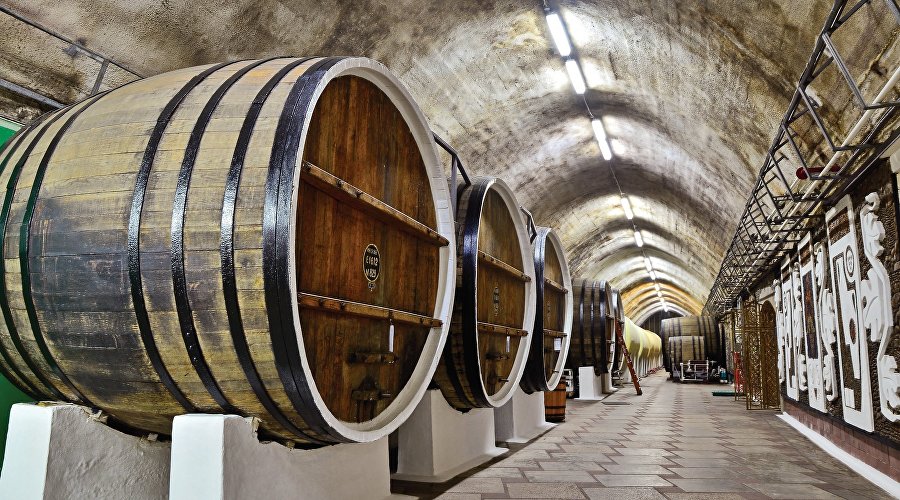 Подвал завода марочных вин «Коктебель»