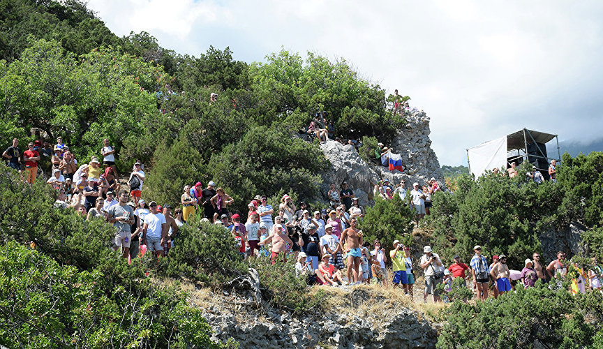 Зрители на Crimea Cliff diving World Cup
