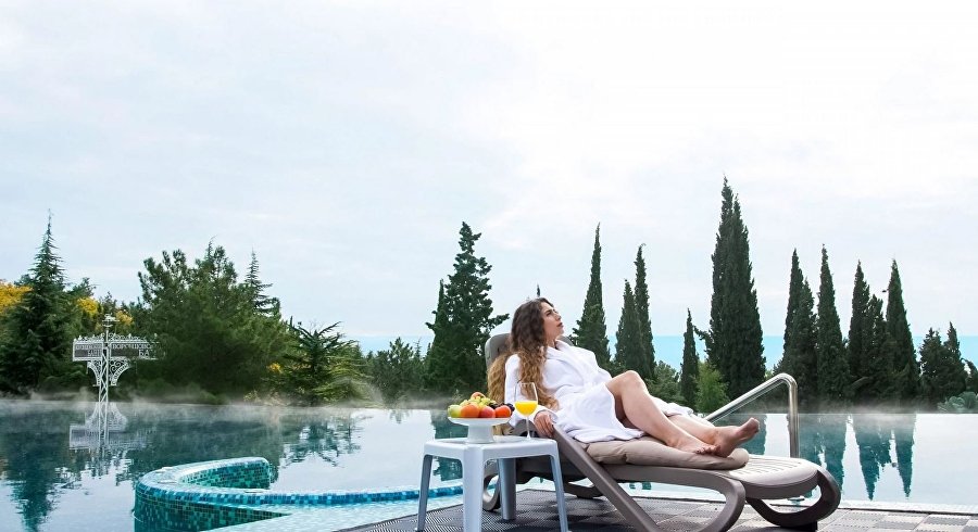 Тепло, ещё теплее… Отель Yalta Intourist балует гостей подогреваемыми бассейнами