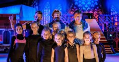 Звёзды ледового шоу "Ромео и Джульетта" провели мастер-класс для детей в Ялте