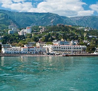 Романтика поездов, жилые пещеры и «капсулы»: самые необычные отели Крыма