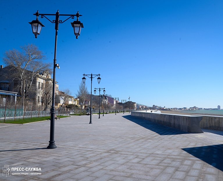 Набережная имени Терешковой в Евпатории