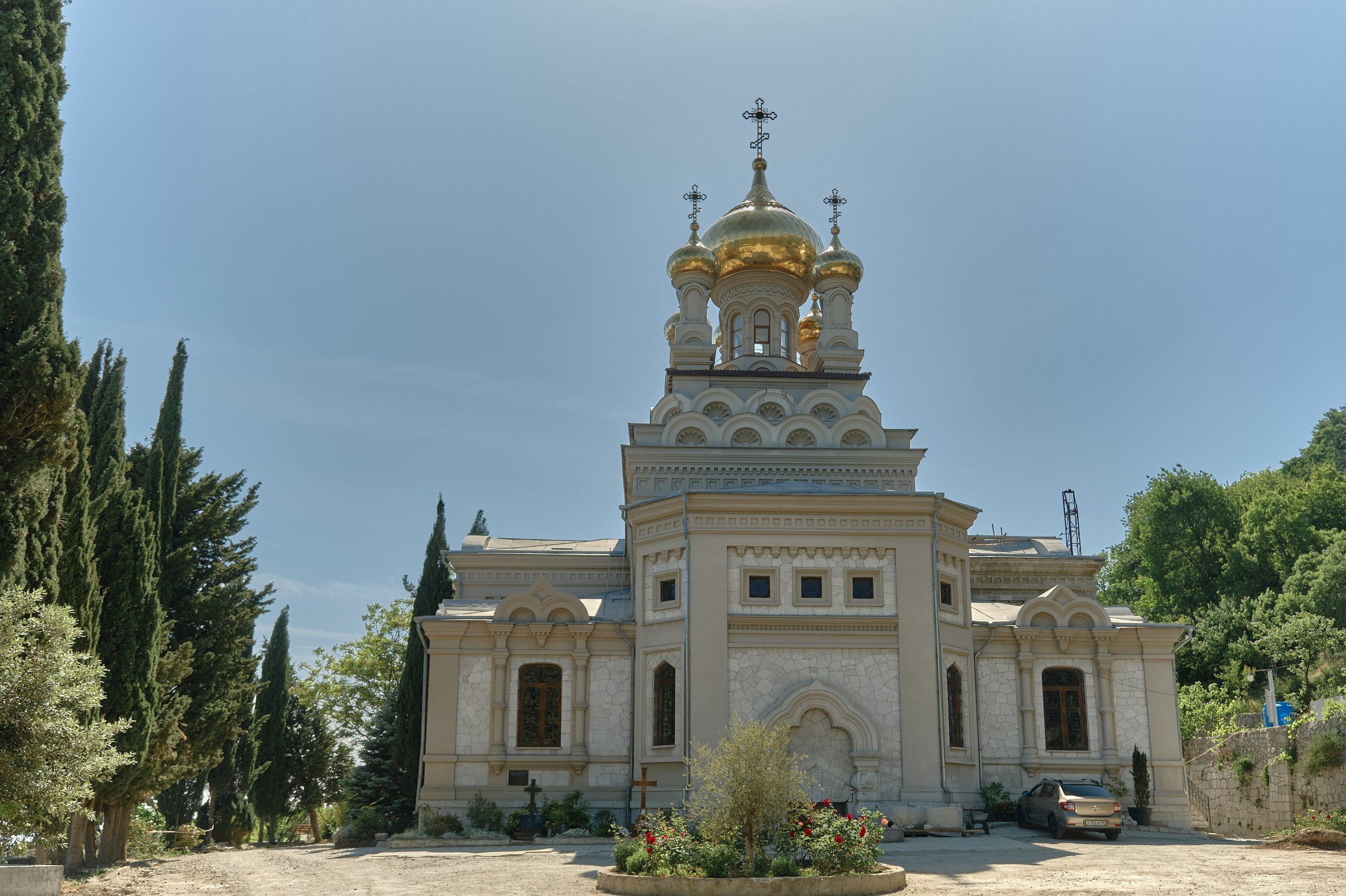 Храм Архангела Михаила в Алупке