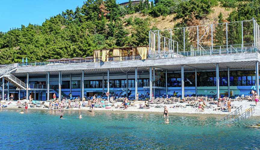 Пляж отеля Yalta Intourist 4*