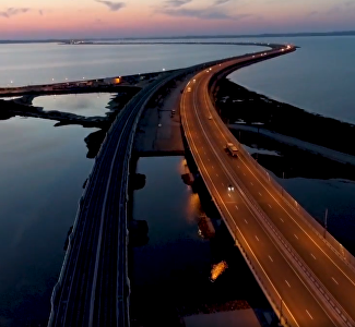 Влюбляет и покоряет: завораживающее видео Крымского моста